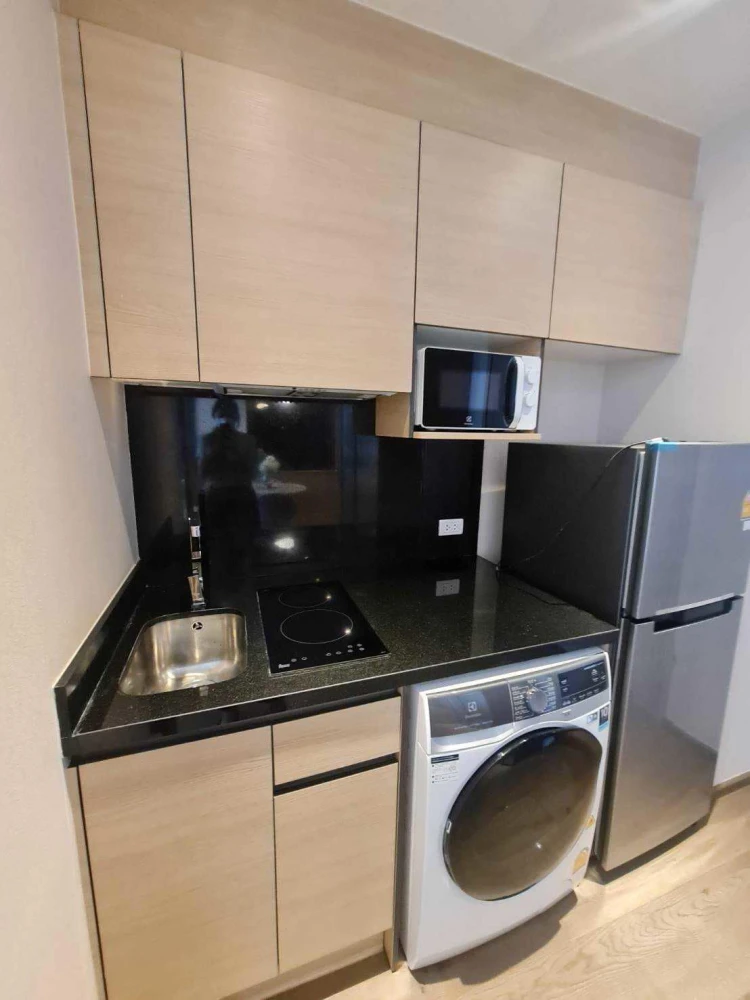 For rent: Park 24 Origin Phrom Phong, studio room, very high floor, fully furnished, don't miss it!