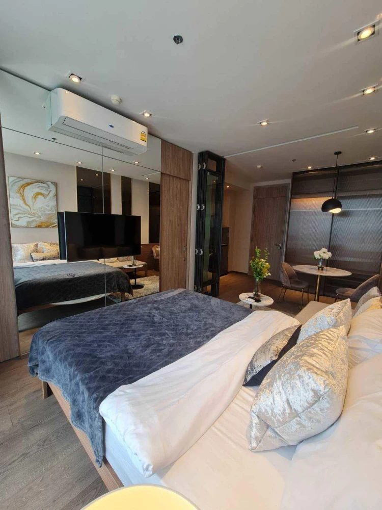 For rent: Park 24 Origin Phrom Phong, studio room, very high floor, fully furnished, don't miss it!