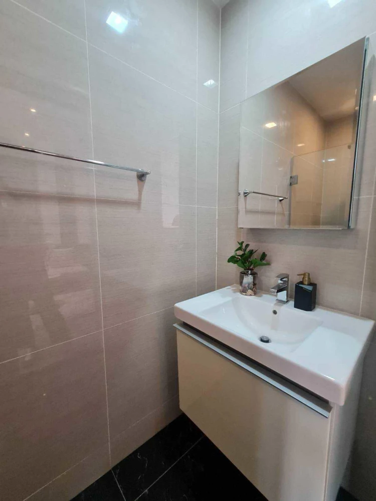 For rent: Park 24 Origin Phrom Phong, studio room, very high floor, fully furnished, don't miss it!