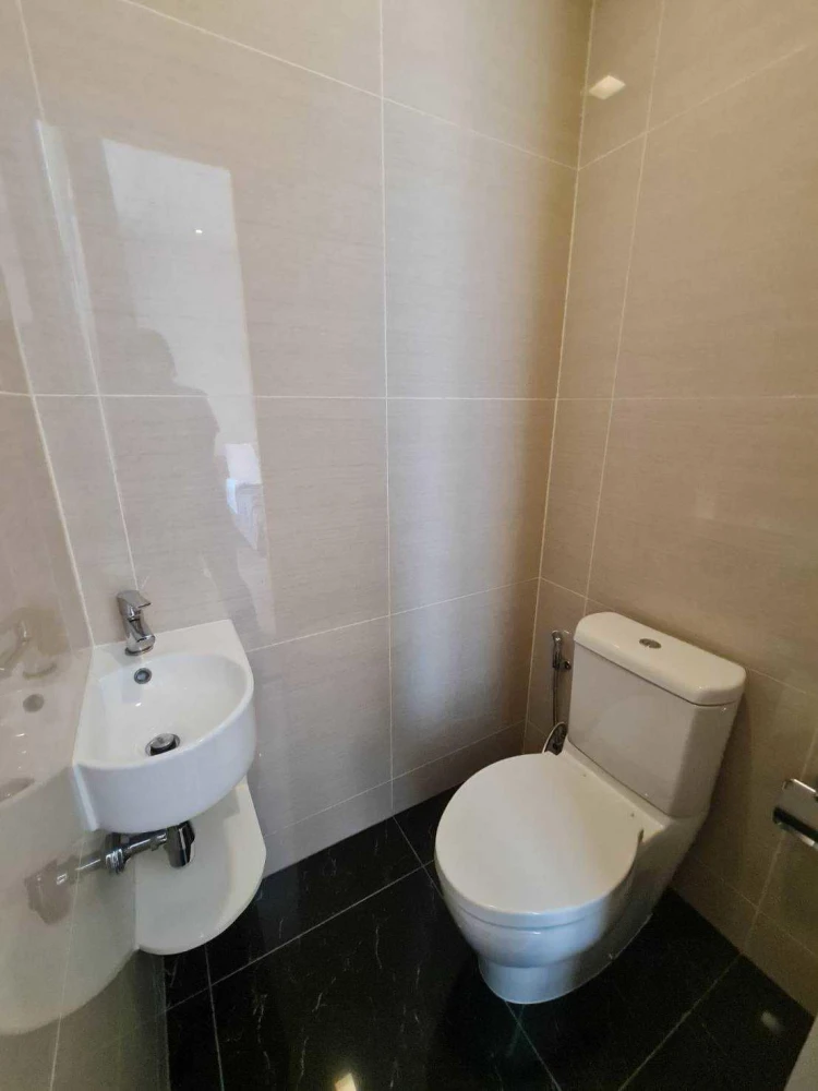 For rent: Park 24 Origin Phrom Phong, studio room, very high floor, fully furnished, don't miss it!