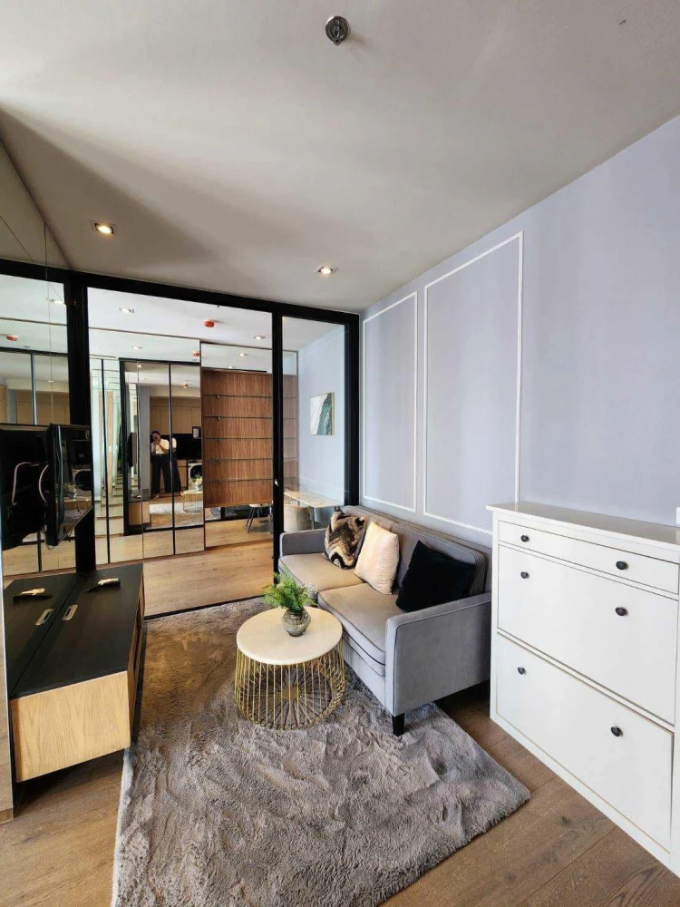 For rent: Park 24 Origin Phrom Phong, 40th floor, very high, fully furnished, built-in, very nice, reserve now.