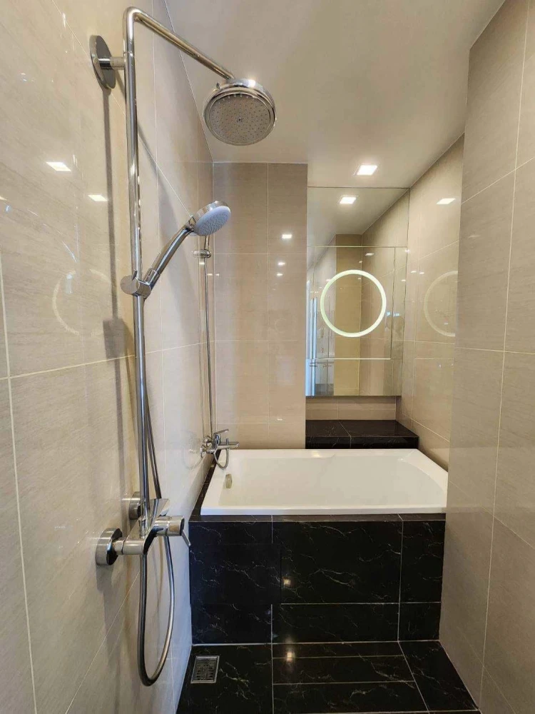 For rent: Park 24 Origin Phrom Phong, 40th floor, very high, fully furnished, built-in, very nice, reserve now.