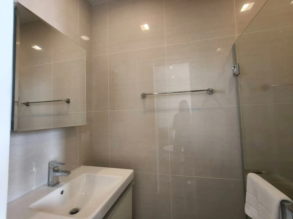 For rent: Park 24 Origin Phrom Phong, very high floor unit, wallpapered throughout, fully furnished, ready to move in.