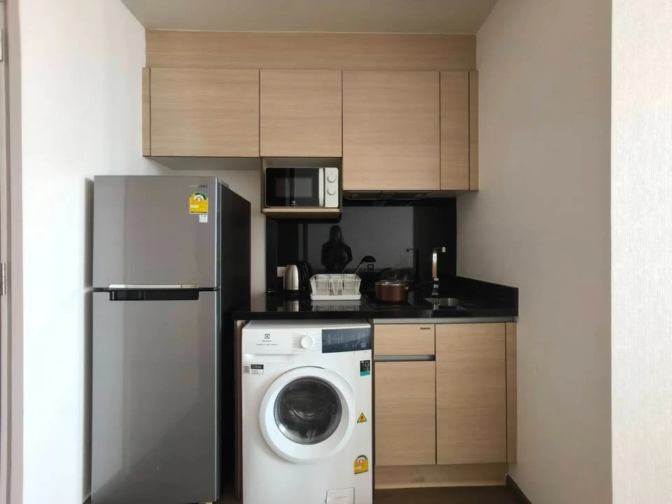 For rent: Park 24 Origin Phrom Phong, very high floor unit, wallpapered throughout, fully furnished, ready to move in.