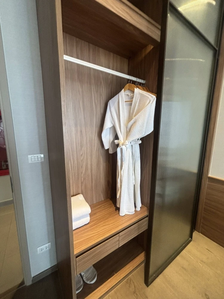 For rent: Park 24 Origin Phrom Pong, room size 24 sq m, Studio, 23rd floor, complete with appliances and furniture. Reserve now.
