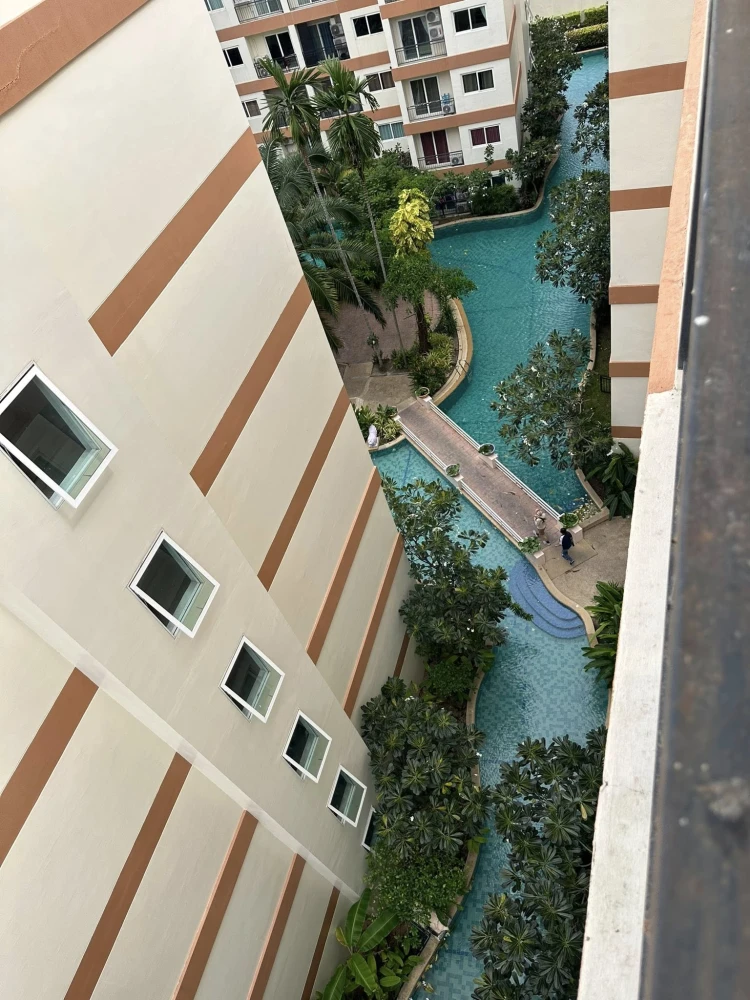 For rent: Park Lane Jomtien Resort, a lovely room with beautiful, well-decorated tones, great location, fully furnished. Reserve now!