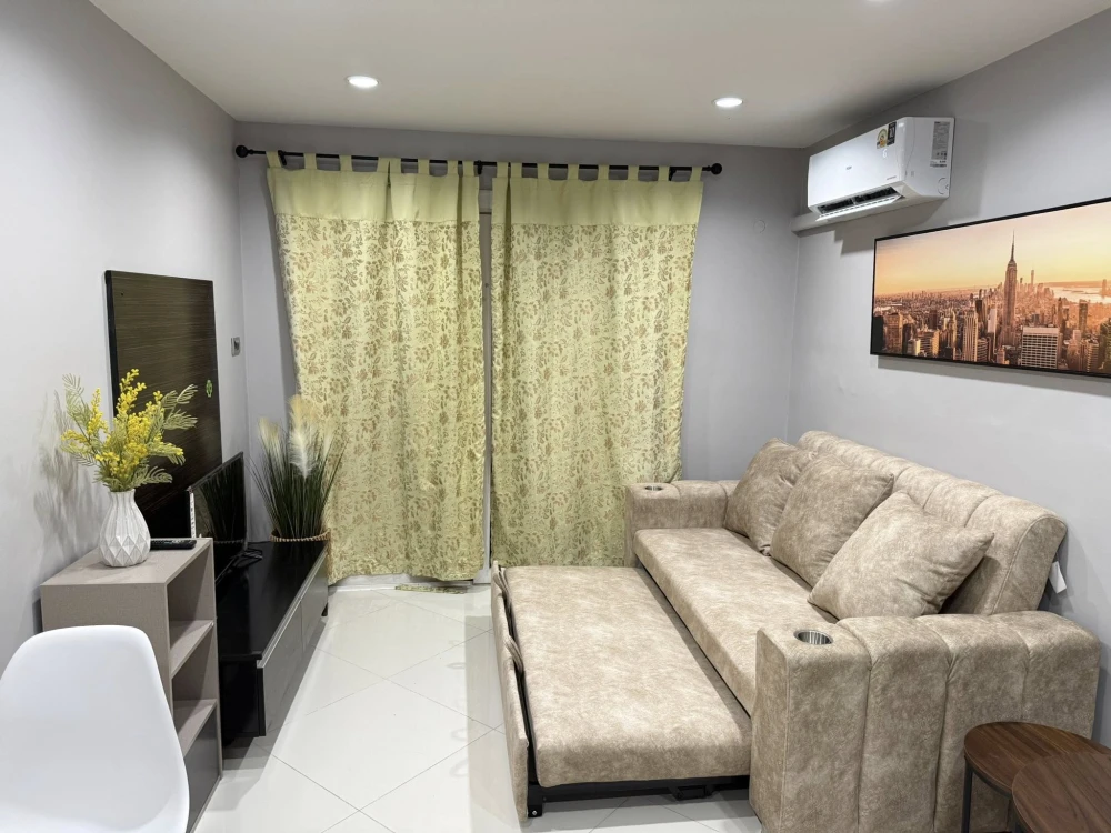 For rent: Park Lane Jomtien Resort, a lovely room with beautiful, well-decorated tones, great location, fully furnished. Reserve now!