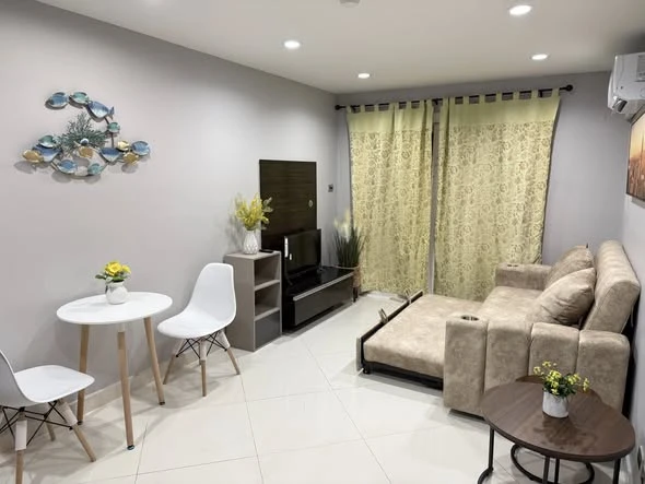For rent: Park Lane Jomtien Resort, a lovely room with beautiful, well-decorated tones, great location, fully furnished. Reserve now!