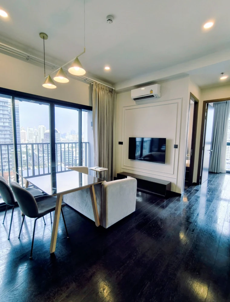 For rent: Park Origin Thonglor, 2 bedrooms, spacious living area, fully furnished with appliances. Book now!