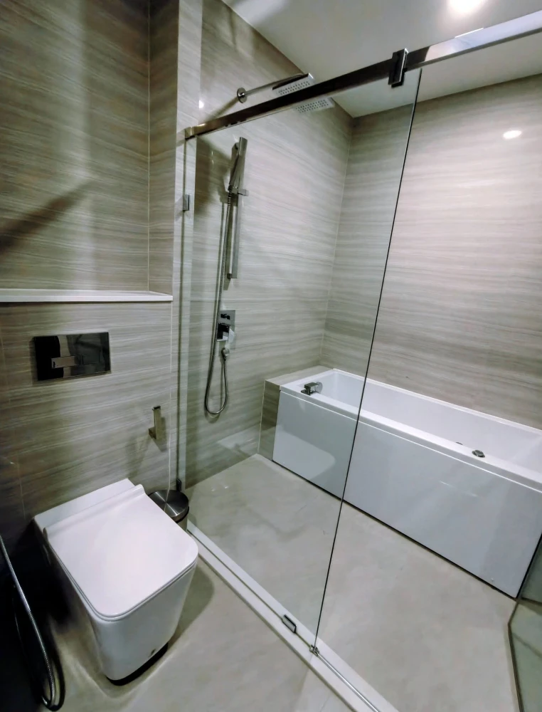 For rent: Park Origin Thonglor, 2 bedrooms, spacious living area, fully furnished with appliances. Book now!