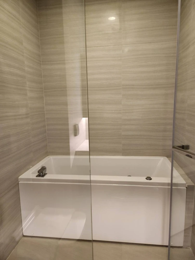 For rent: Park Origin Thonglor, Building B, very high floor, spacious room, fully furnished, very attractive.