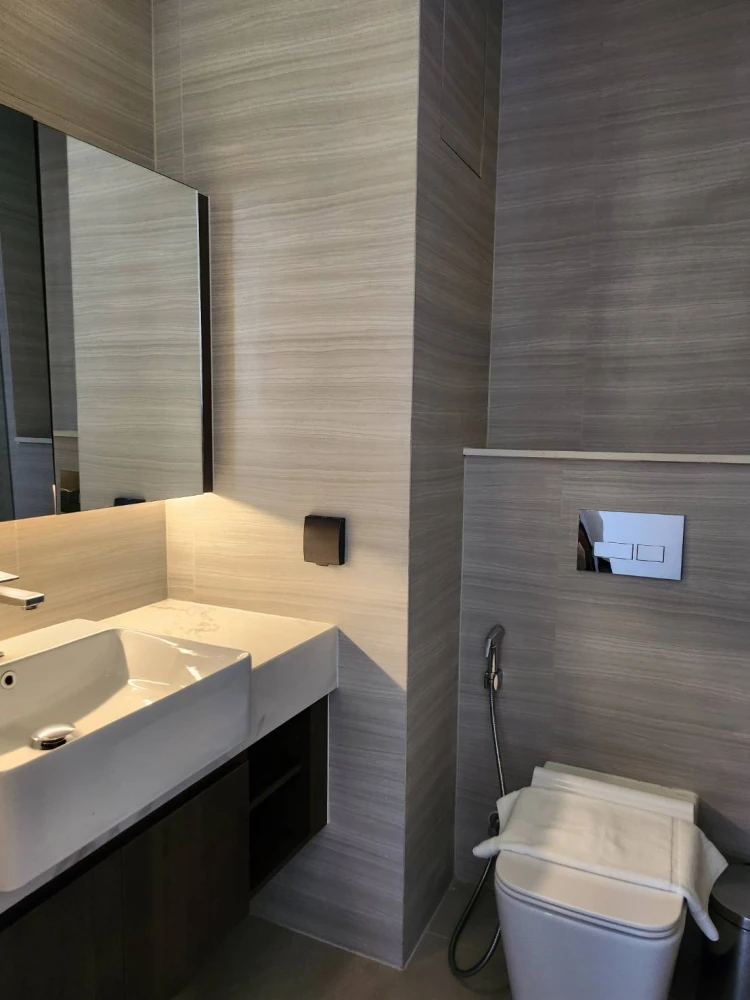 For rent: Park Origin Thonglor, Building B, very high floor, spacious room, fully furnished, very attractive.