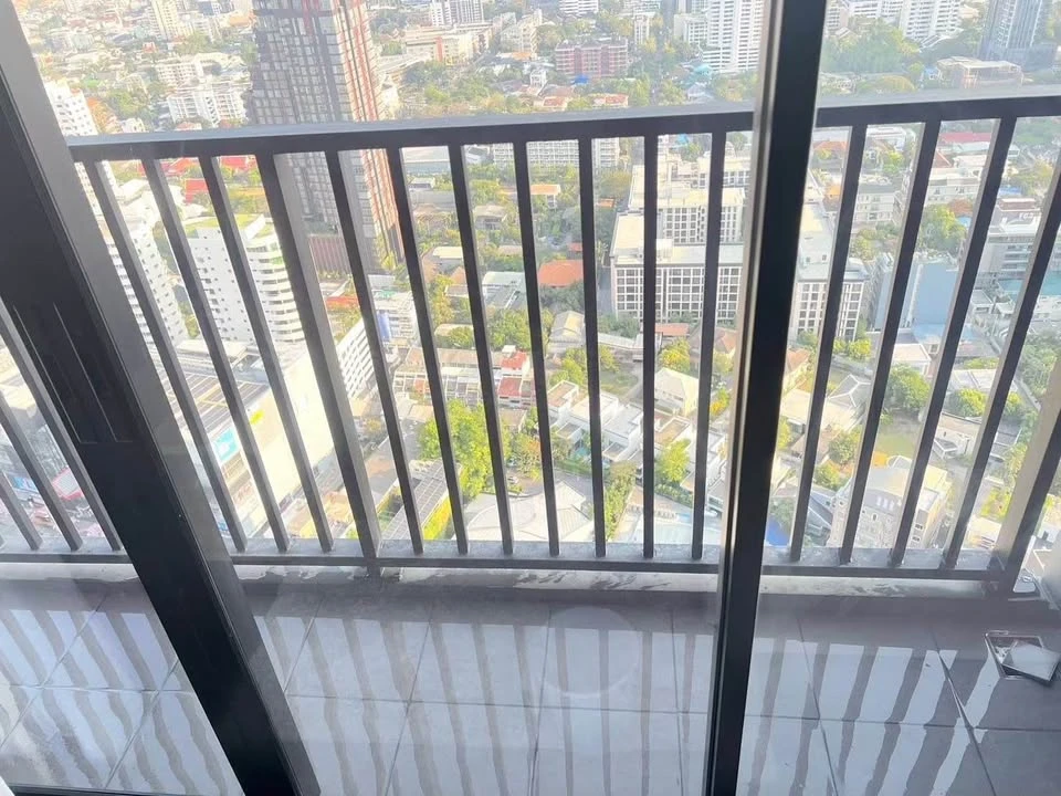 For rent Park Origin Thonglor, spacious room, lots of usable space, fully furnished, has a jacuzzi, book now