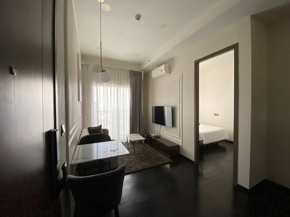 For rent: Park Origin Thonglor, a lovely unit with a bathtub on a high floor, fully furnished with amenities. Book now before it's too late!!!