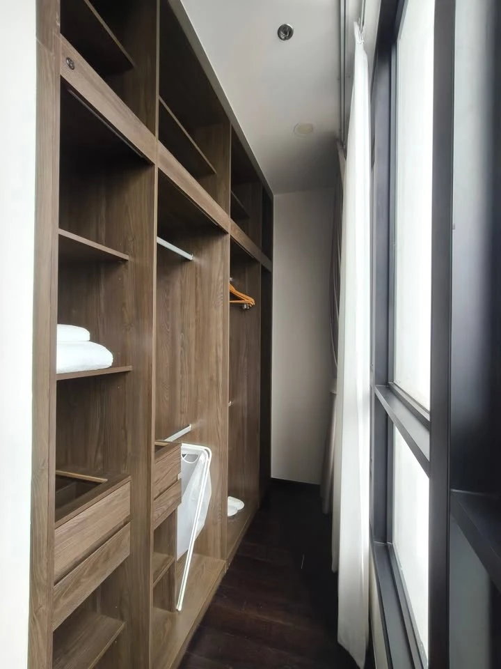 For rent: Park Origin Thonglor, a lovely unit with a bathtub on a high floor, fully furnished with amenities. Book now before it's too late!!!