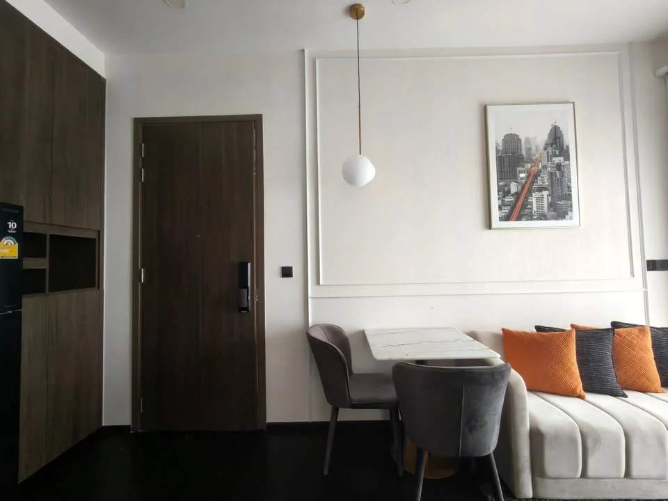 For rent: Park Origin Thonglor, a lovely unit with a bathtub on a high floor, fully furnished with amenities. Book now before it's too late!!!