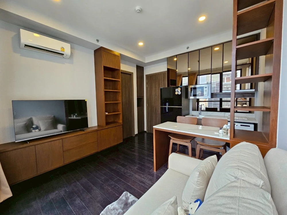 For rent: Park Origin Thonglor, high floor unit. Spacious and comfortable, fully furnished. Just bring your belongings and move in!