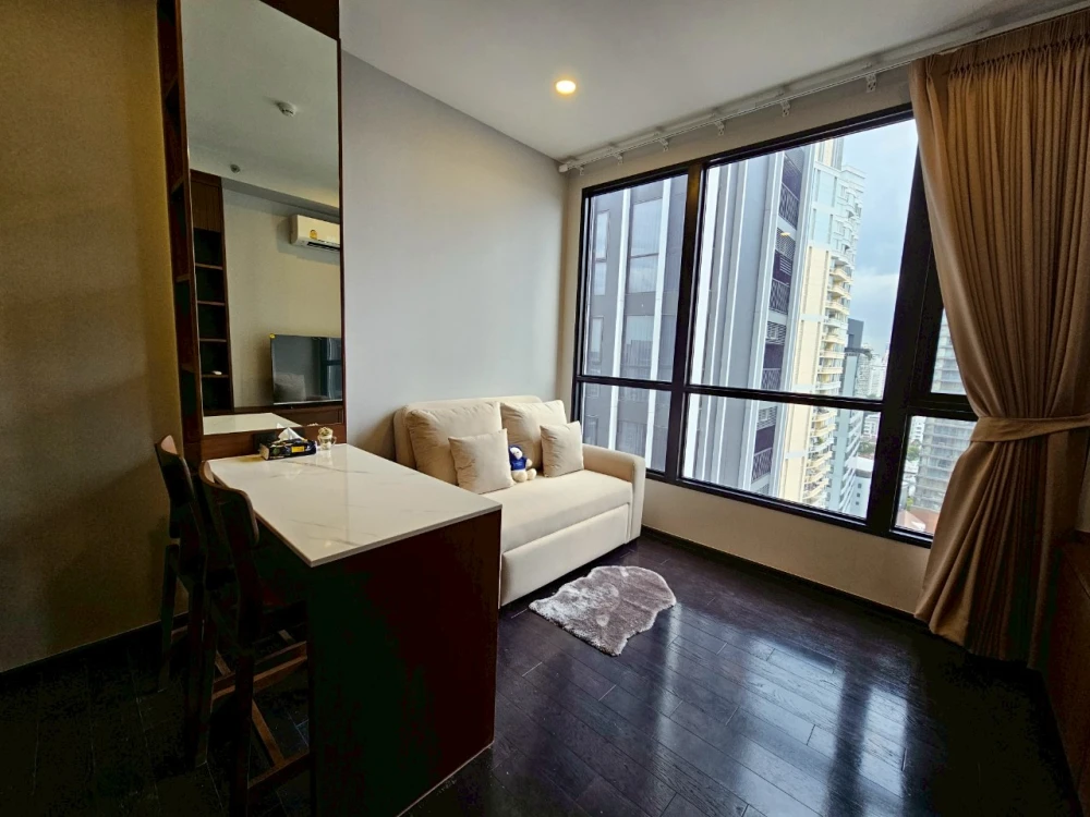 For rent: Park Origin Thonglor, high floor unit. Spacious and comfortable, fully furnished. Just bring your belongings and move in!
