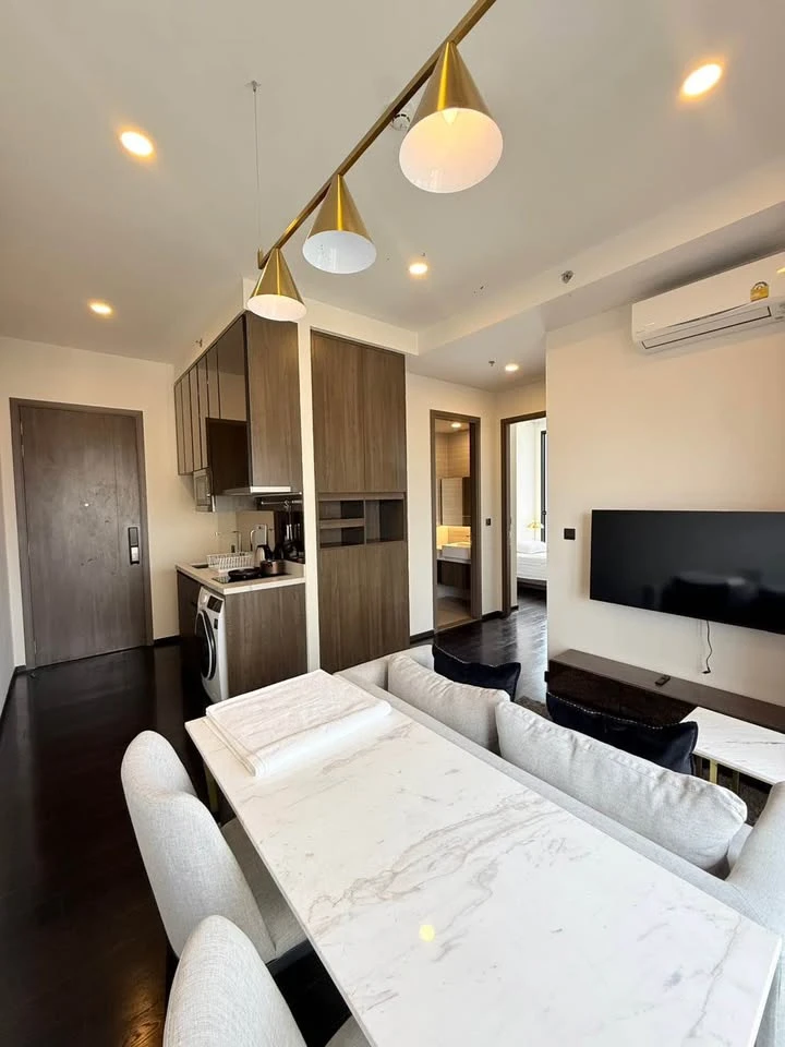 For rent: 2-bedroom unit at Park Origin Thonglor. Spacious area, fully furnished with all appliances, ready to move in.