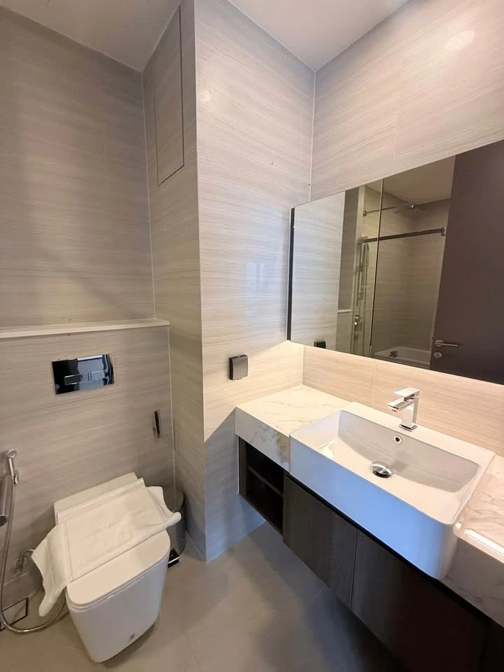 For rent: 2-bedroom unit at Park Origin Thonglor. Spacious area, fully furnished with all appliances, ready to move in.