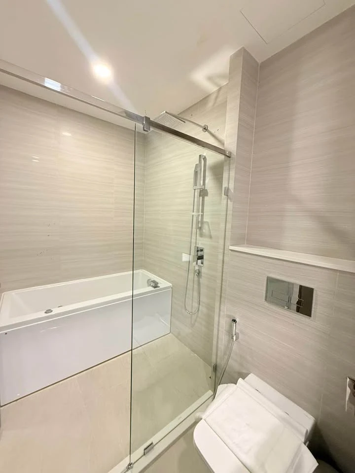 For rent: 2-bedroom unit at Park Origin Thonglor. Spacious area, fully furnished with all appliances, ready to move in.