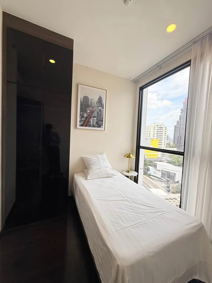 For rent: 2-bedroom unit at Park Origin Thonglor. Spacious area, fully furnished with all appliances, ready to move in.