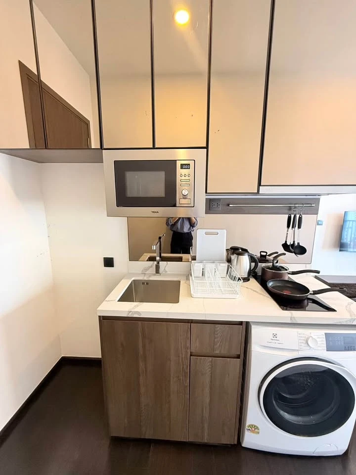 For rent: 2-bedroom unit at Park Origin Thonglor. Spacious area, fully furnished with all appliances, ready to move in.