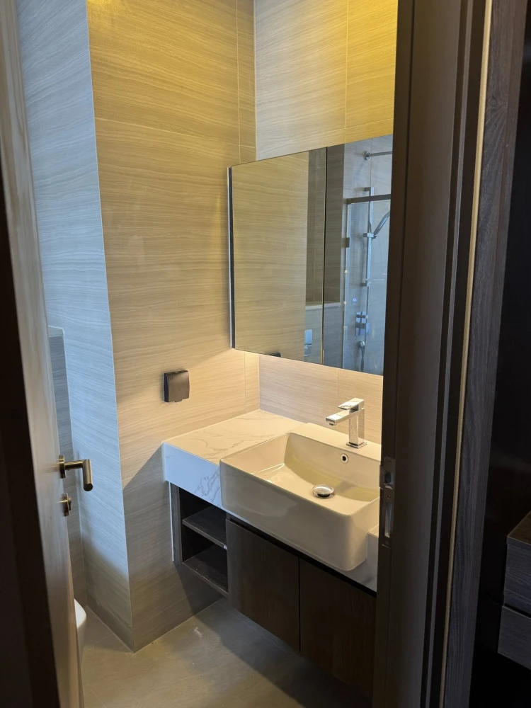 For rent: Park Origin Thonglor, very high floor, lots of usable space, fully furnished, first come first served.