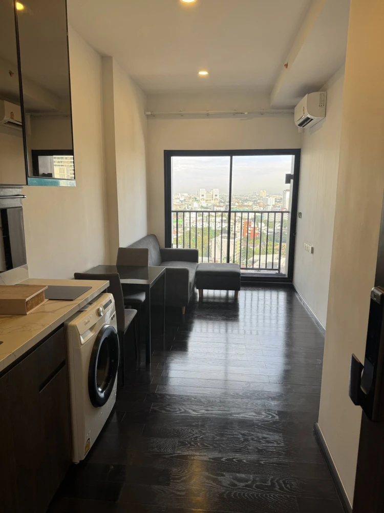 For rent: Park Origin Thonglor, very high floor, lots of usable space, fully furnished, first come first served.