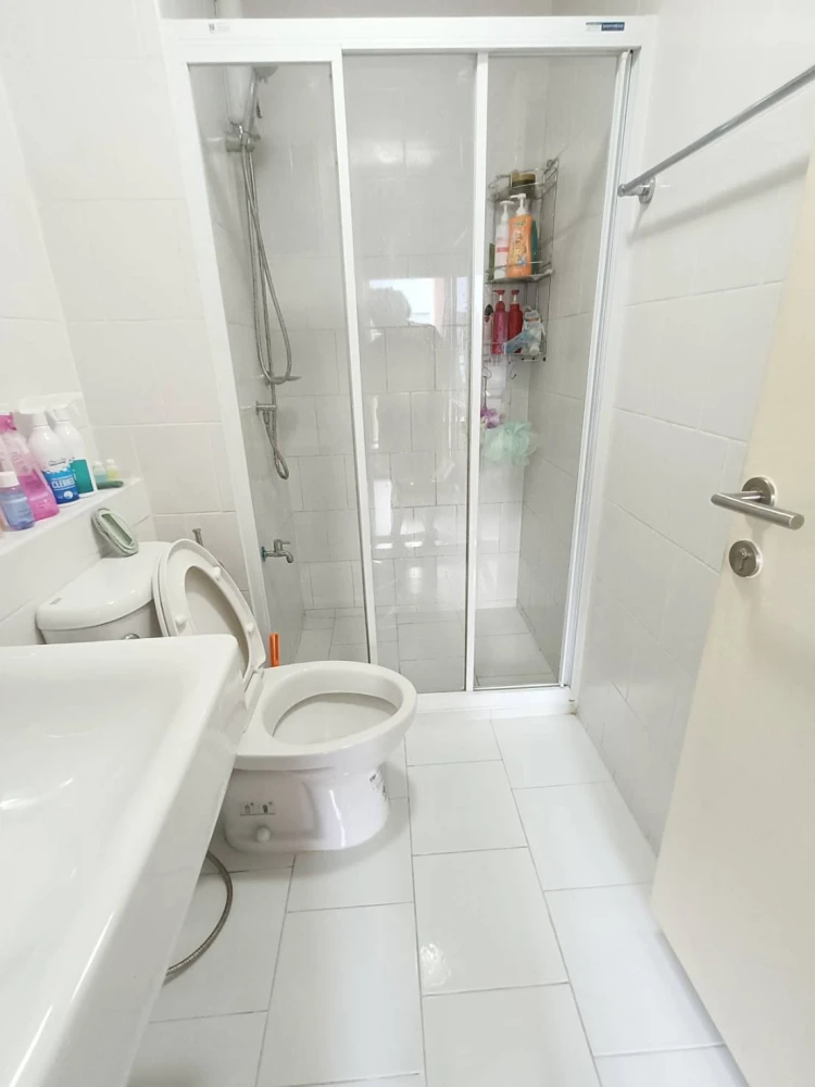 For rent: Park Ramintra, corner room, privacy, good location, comes with complete facilities, don't miss it.