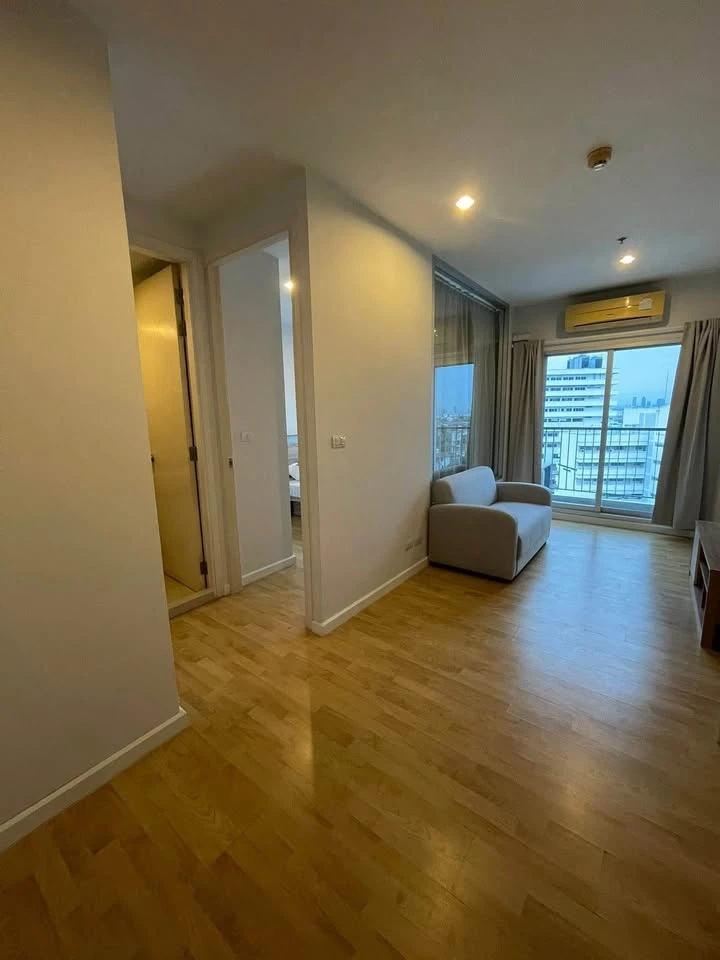 For rent: Parkland Ngamwongwan Khaerai, high floor unit, fully furnished, spacious and comfortable. Book now!
