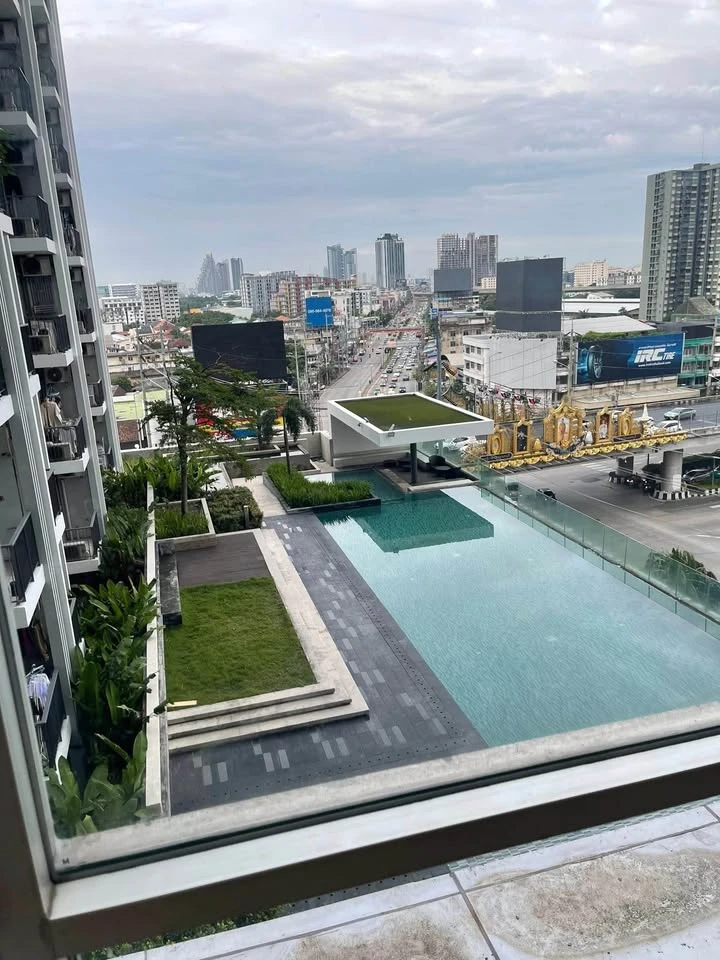 For rent: Parkland Ngamwongwan Khaerai, high floor unit, fully furnished, spacious and comfortable. Book now!