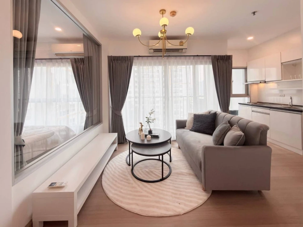For rent: Parkland Taksin-Tha Phra, beautifully decorated unit on the 11th floor with pool and BTS view. Convenient and fully furnished – you won't wa