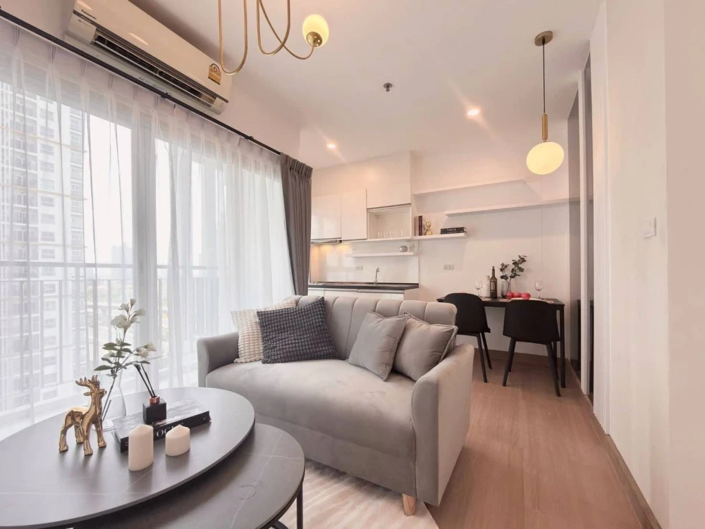 For rent: Parkland Taksin-Tha Phra, beautifully decorated unit on the 11th floor with pool and BTS view. Convenient and fully furnished – you won't wa