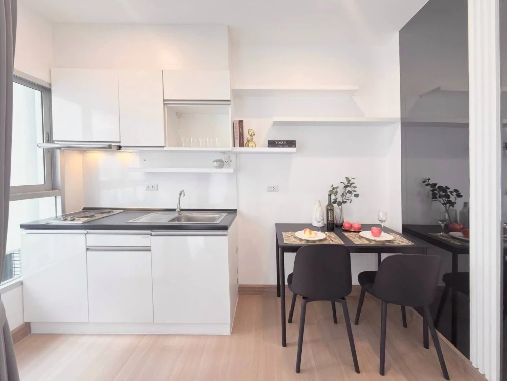 For rent: Parkland Taksin-Tha Phra, beautifully decorated unit on the 11th floor with pool and BTS view. Convenient and fully furnished – you won't wa