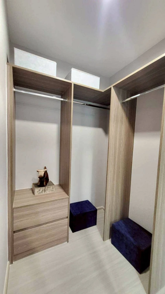 For rent: Parkland Phetkasem 56, beautifully decorated unit with full built-in furniture, 7th floor, pool and garden view, pleasant throughout the day