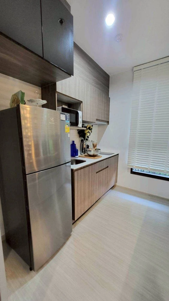 For rent: Parkland Phetkasem 56, beautifully decorated unit with full built-in furniture, 7th floor, pool and garden view, pleasant throughout the day