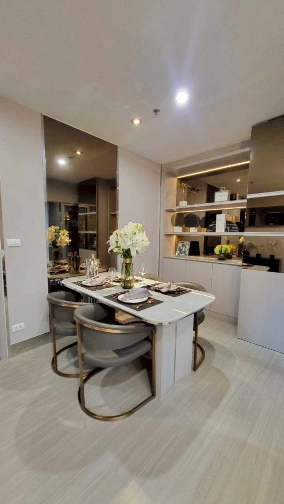 For rent: Parkland Phetkasem 56, beautifully decorated unit with full built-in furniture, 7th floor, pool and garden view, pleasant throughout the day