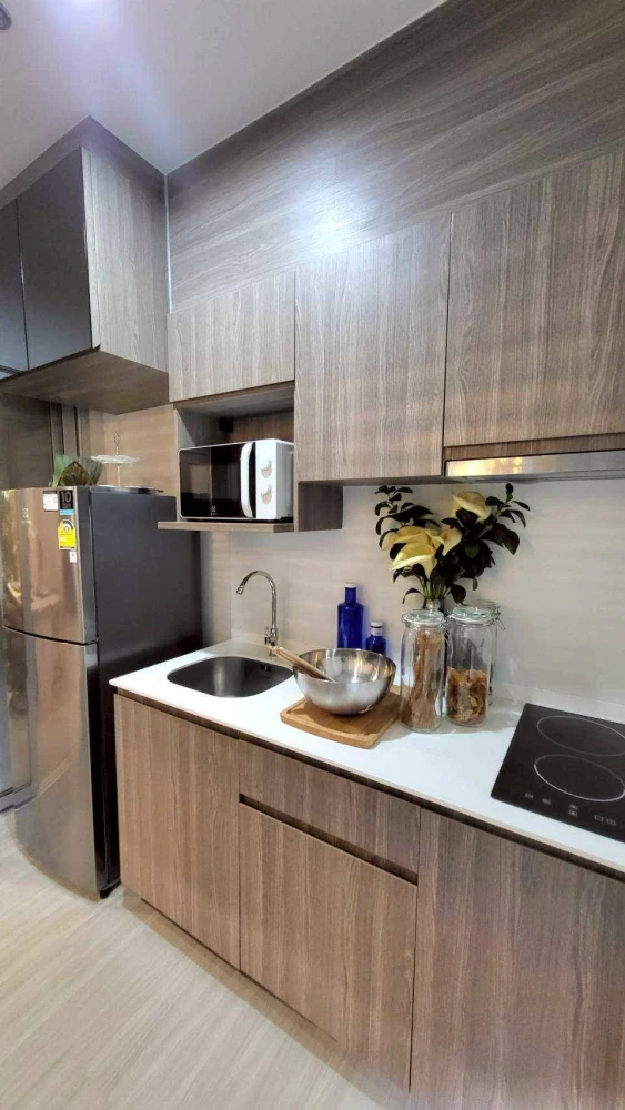 For rent: Parkland Phetkasem 56, beautifully decorated unit with full built-in furniture, 7th floor, pool and garden view, pleasant throughout the day
