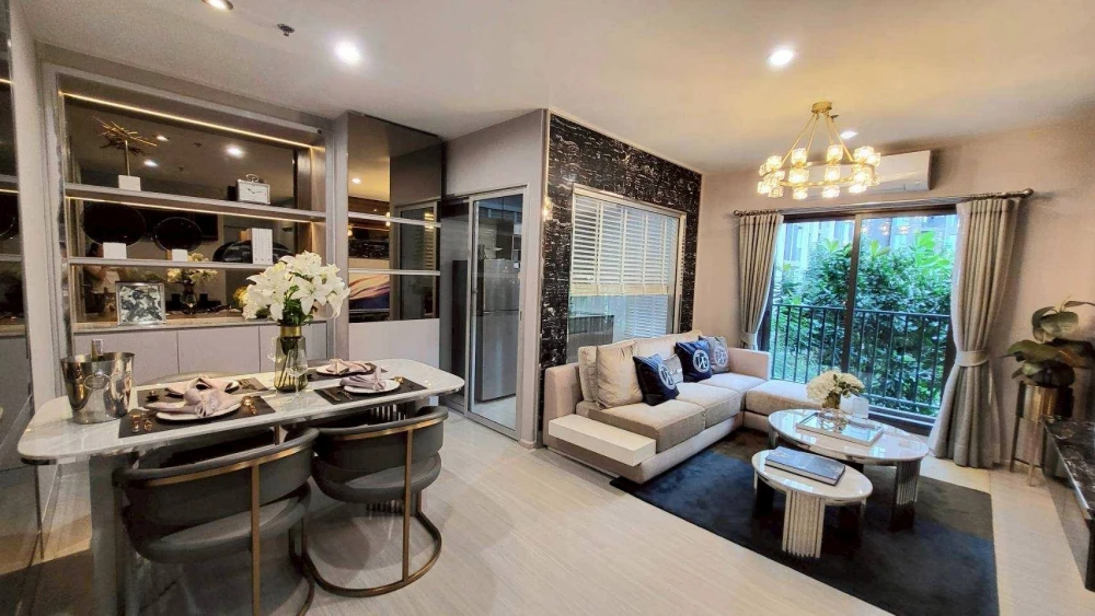 For rent: Parkland Phetkasem 56, beautifully decorated unit with full built-in furniture, 7th floor, pool and garden view, pleasant throughout the day