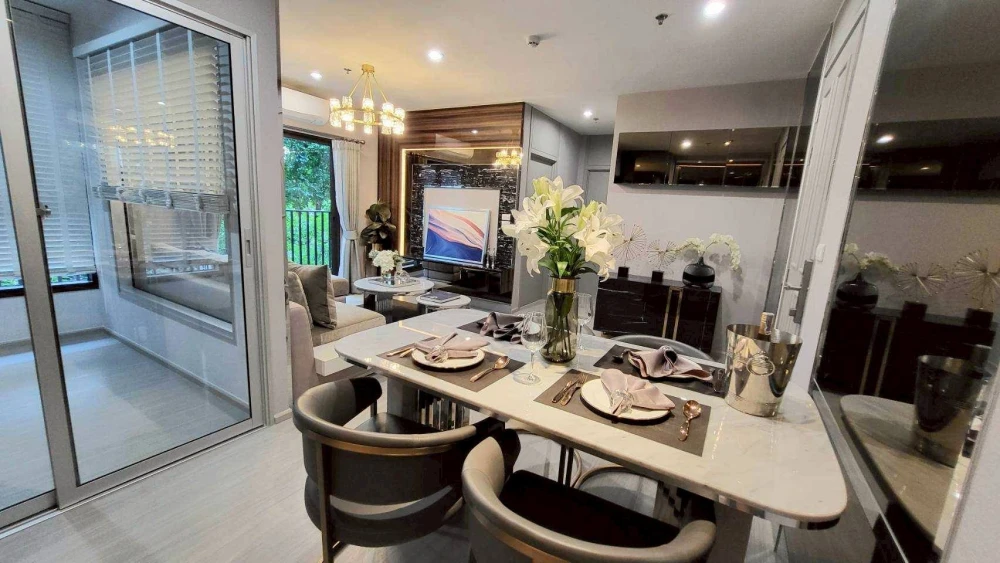 For rent: Parkland Phetkasem 56, beautifully decorated unit with full built-in furniture, 7th floor, pool and garden view, pleasant throughout the day