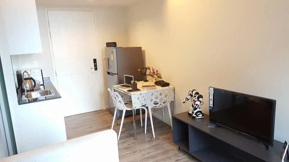 For rent: Parque Phutthabucha 48, 5th floor unit, fully furnished with full amenities and pool view. Book now!