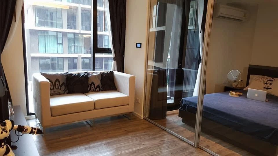 For rent: Parque Phutthabucha 48, 5th floor unit, fully furnished with full amenities and pool view. Book now!