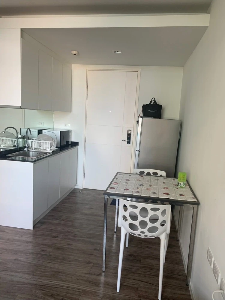 For rent: Parque Phutthabucha 48, 5th floor unit, fully furnished with full amenities and pool view. Book now!