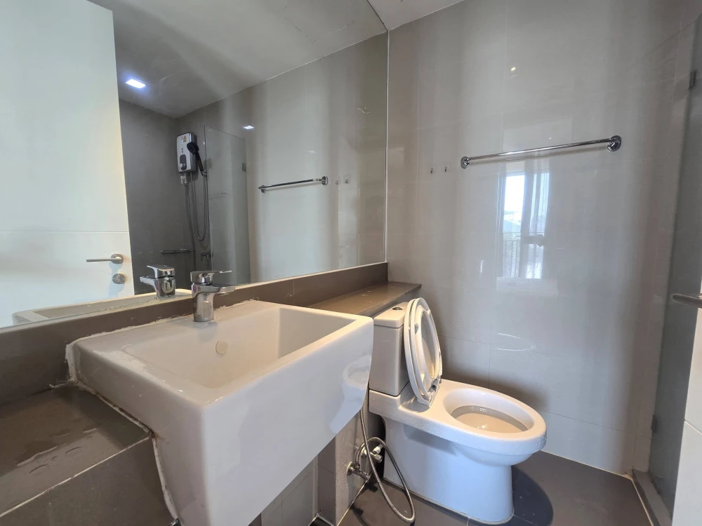 For rent: Parque Phutthabucha 48, 5th floor unit. Fully furnished with great views. Book now!