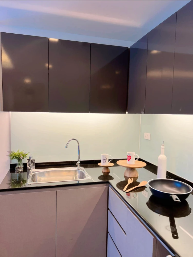 For rent: Parque Phutthabucha 48, beautiful fully furnished unit with high-quality built-in furniture and spacious living area. Book now!