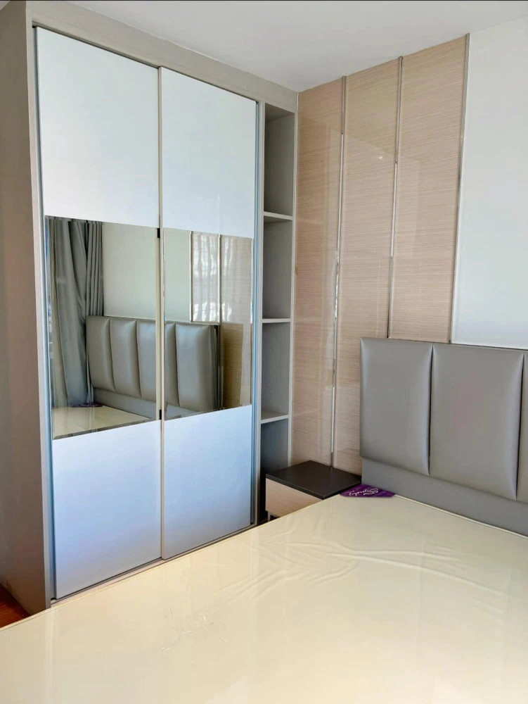 For rent: Parque Phutthabucha 48, beautiful fully furnished unit with high-quality built-in furniture and spacious living area. Book now!
