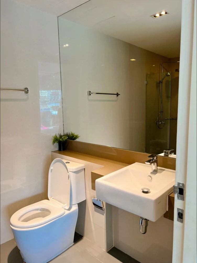 For rent: Parque Phutthabucha 48, beautiful fully furnished unit with high-quality built-in furniture and spacious living area. Book now!