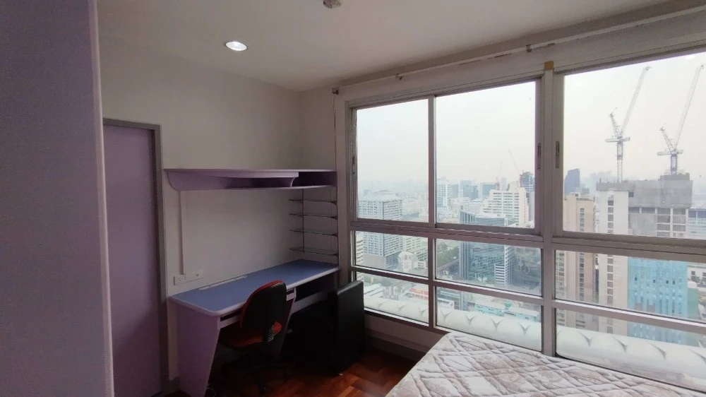 For rent: Pathumwan Resort, 30th floor. High floor, great view, fully furnished. Book now!
