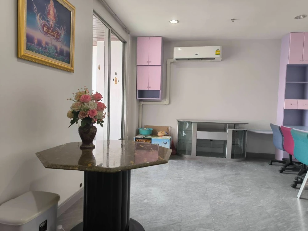 For rent: Pathumwan Resort, 30th floor. High floor, great view, fully furnished. Book now!